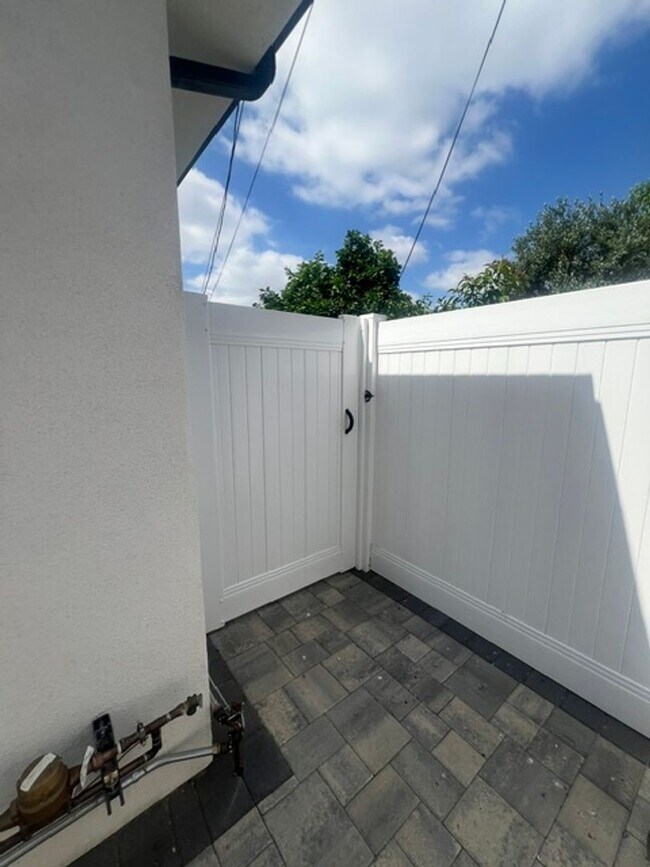 Building Photo - 7317-7321 Garden Grove Avenue