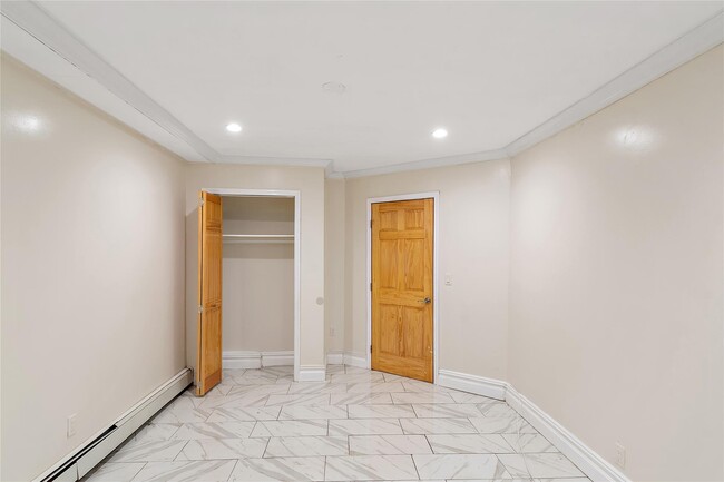 Building Photo - 4392 Carpenter Ave