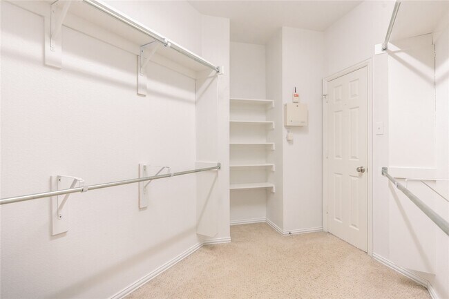 Building Photo - 2505 Vista Oaks Dr