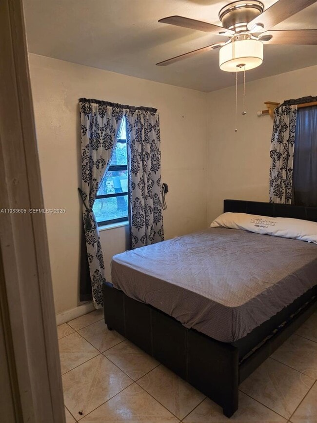 Building Photo - 620 NW 199th St