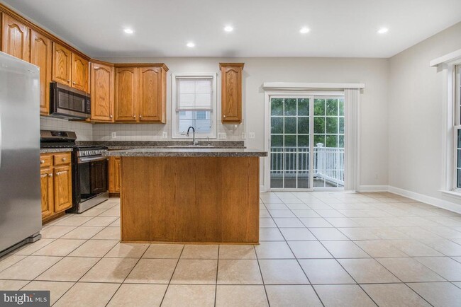 Building Photo - 14741 Potomac Branch Dr