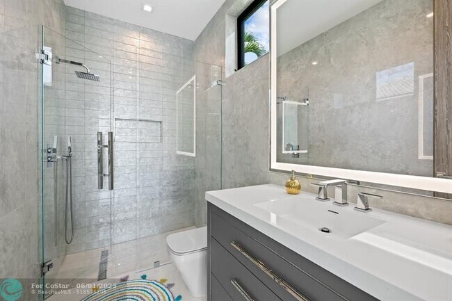 Building Photo - 401 Lido Dr
