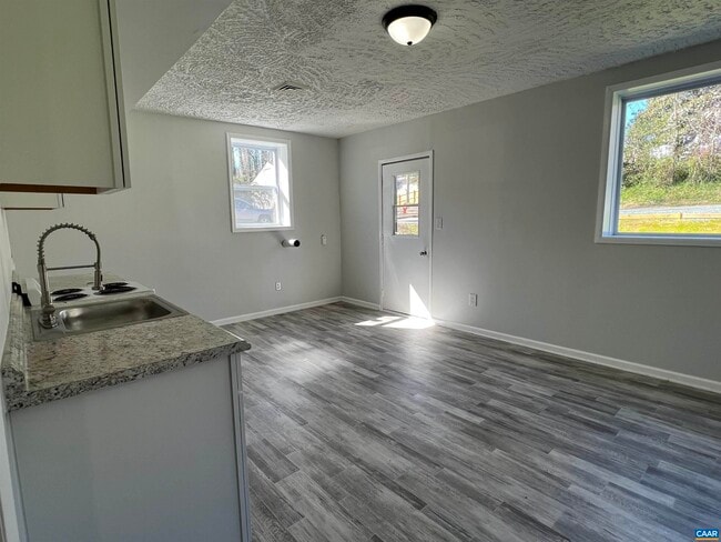 Building Photo - 1307 King St