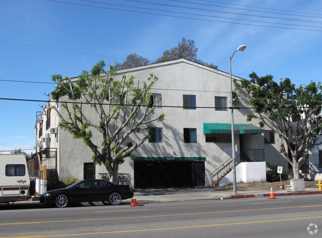 Primary Photo - 6859 Laurel Canyon Blvd
