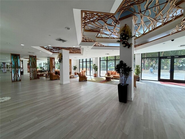 Building Photo - 1450 Brickell Bay Dr