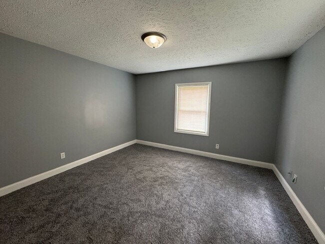 Building Photo - 712 Melvenia St