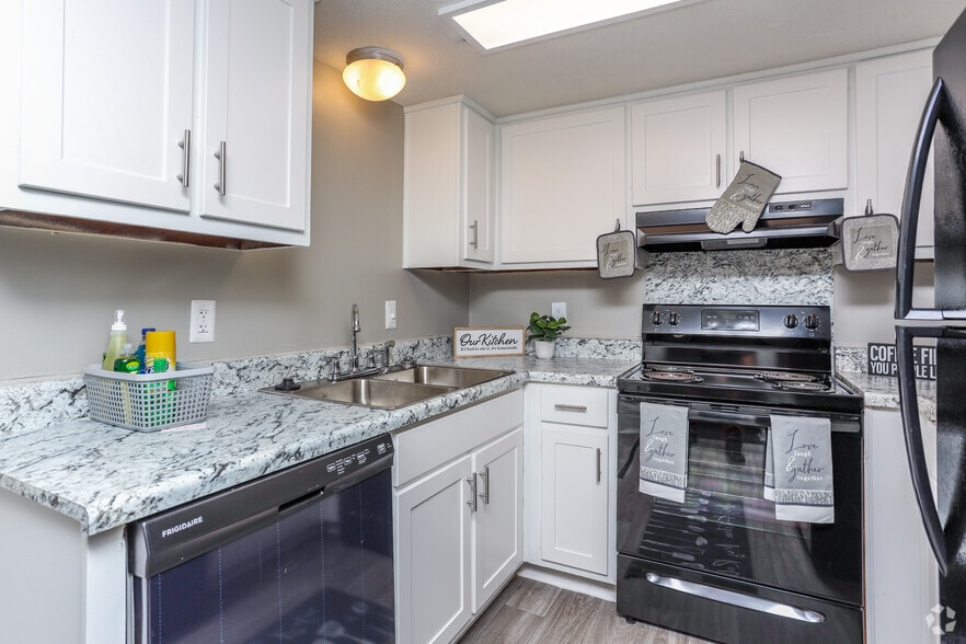 Primary Photo - Huckleberry Hill Apartments