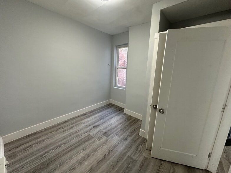 Building Photo - 4018 N Darien St
