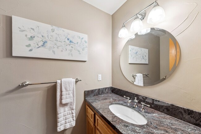 Building Photo - 926 Tanglewood Dr