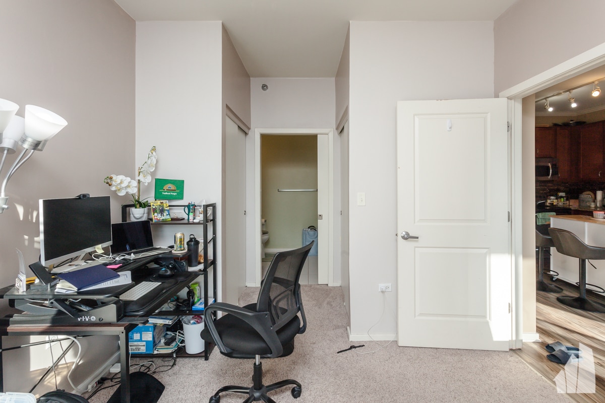 Building Photo - 1 E 8th St