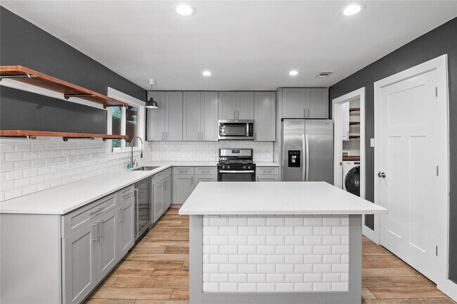 Building Photo - 1104 Durham Dr