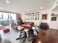 Building Photo - 2016 Main St