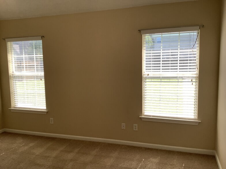 Building Photo - 432 Laurel Hill Cir