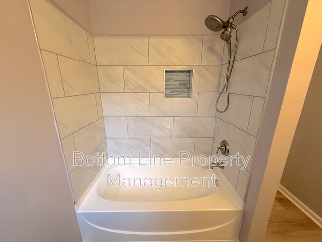 Building Photo - 224 Primrose Walk