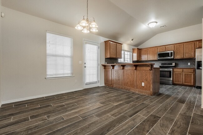 Building Photo - 15937 Katie Ridge Dr