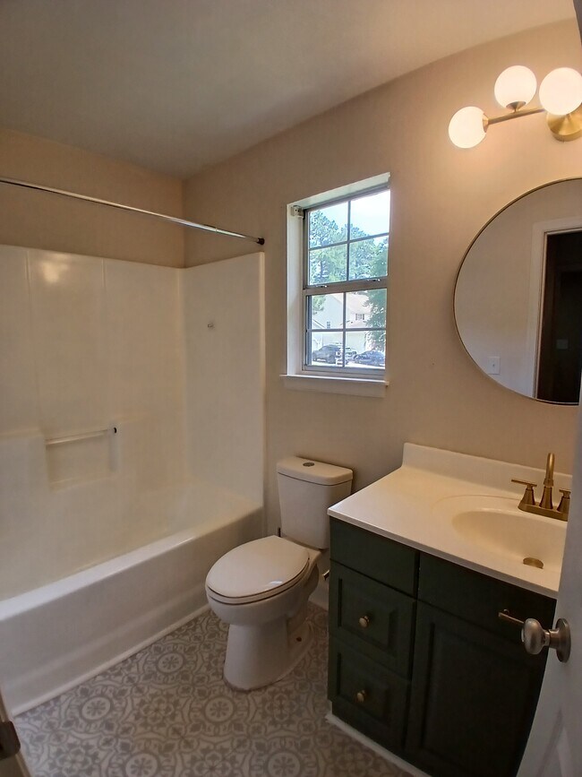 Building Photo - 124 Mallard Dr