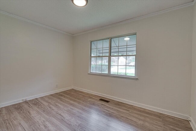 Building Photo - Updated 2-Bedroom Home Near Glenwood – $1,...