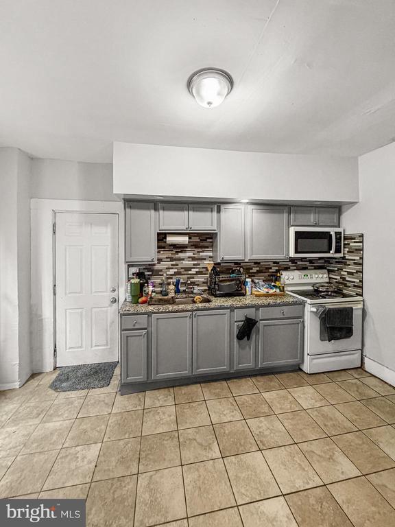 Building Photo - 413 Walnut St