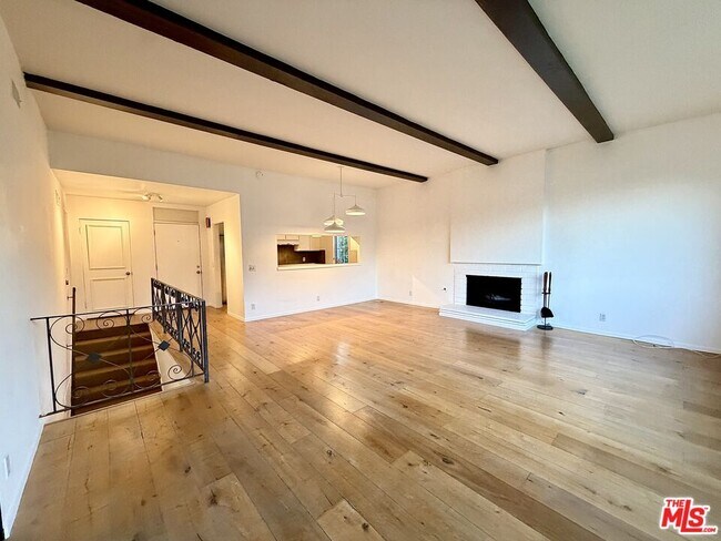 Building Photo - 8743 Hollywood Hills Rd
