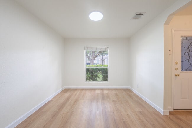 Building Photo - 3926 Privet Pl
