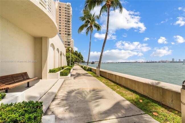 Building Photo - 800 Claughton Island Dr