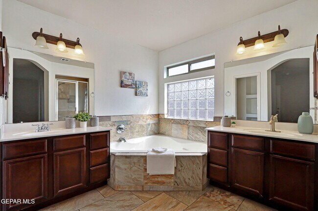 Building Photo - 1290 Hidden Bend Pl