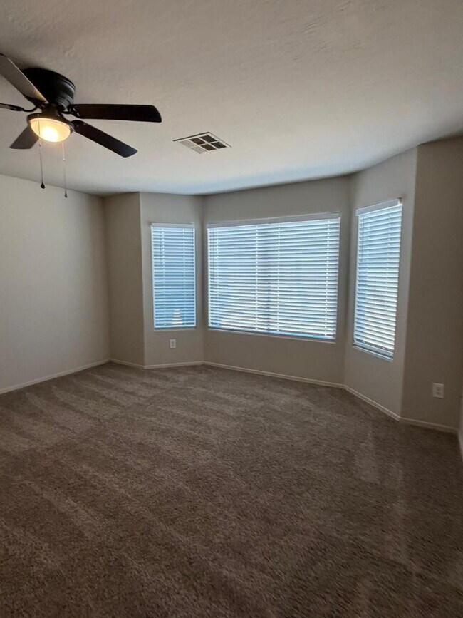 Building Photo - 11284 W Magnolia St