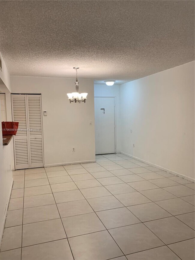 Building Photo - 9711 Fontainebleau Blvd