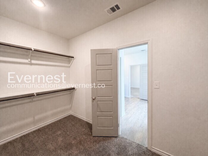 Building Photo - 8511 Glade Dr