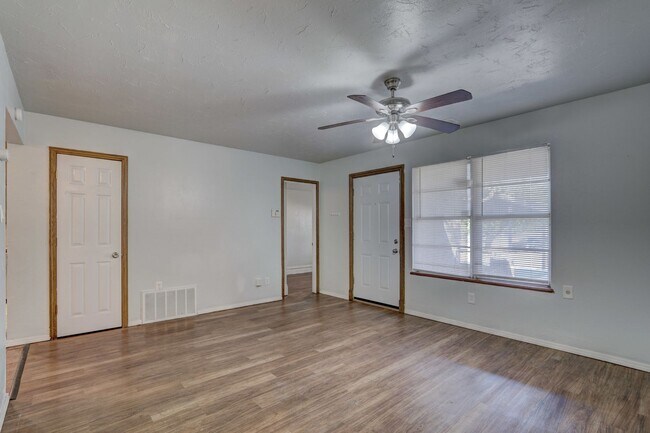 Building Photo - 3 Bed 2 Bath in Del City- Judy Dr is back!