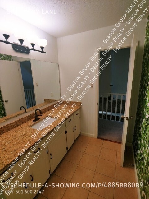 Building Photo - 8 Hickory Ln