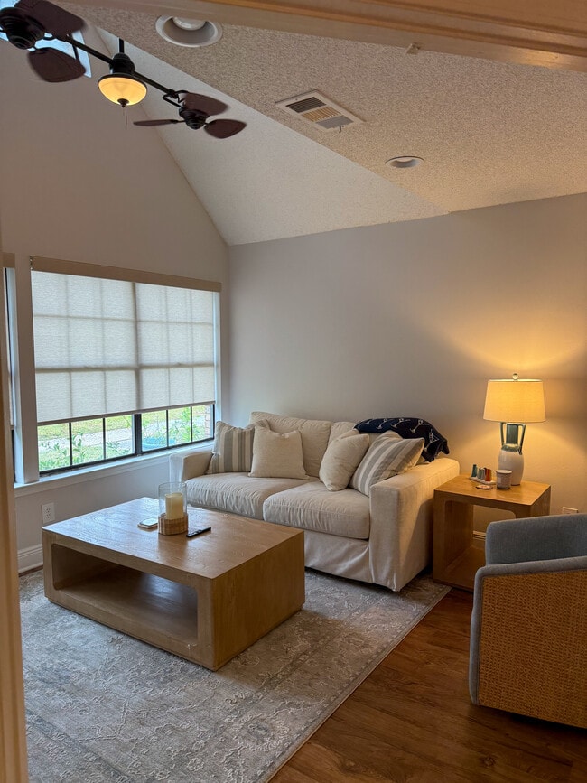 Building Photo - 5001 Grande Dr