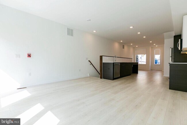 Building Photo - 1240 LeCount St