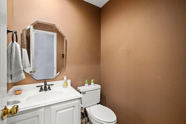 Building Photo - 202 W Greywing Cir