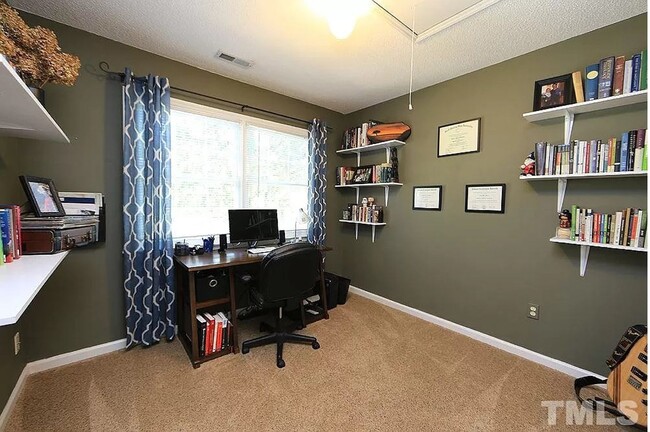 Building Photo - Charming 3 Bedroom w/2 Car Garage!
