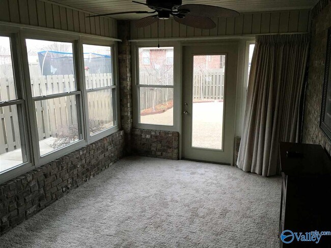 Building Photo - 303 Healey Dr