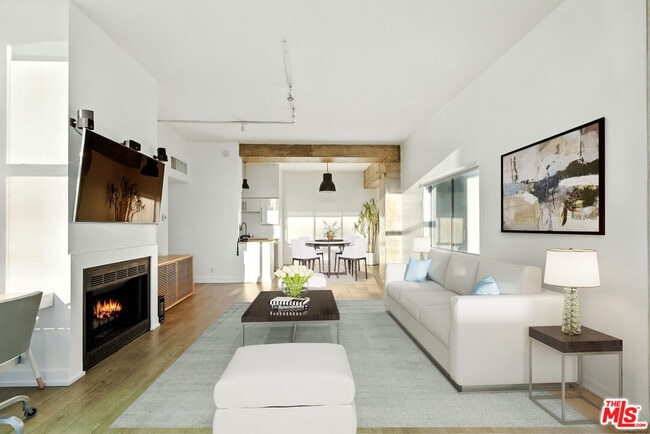 Building Photo - 1155 N La Cienega Blvd