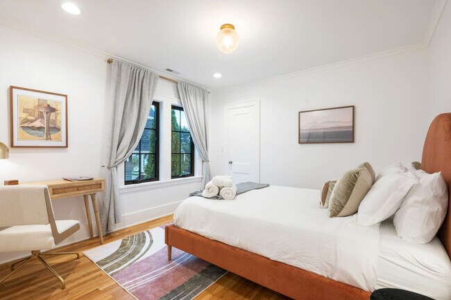 Building Photo - 2453 4th Ave W