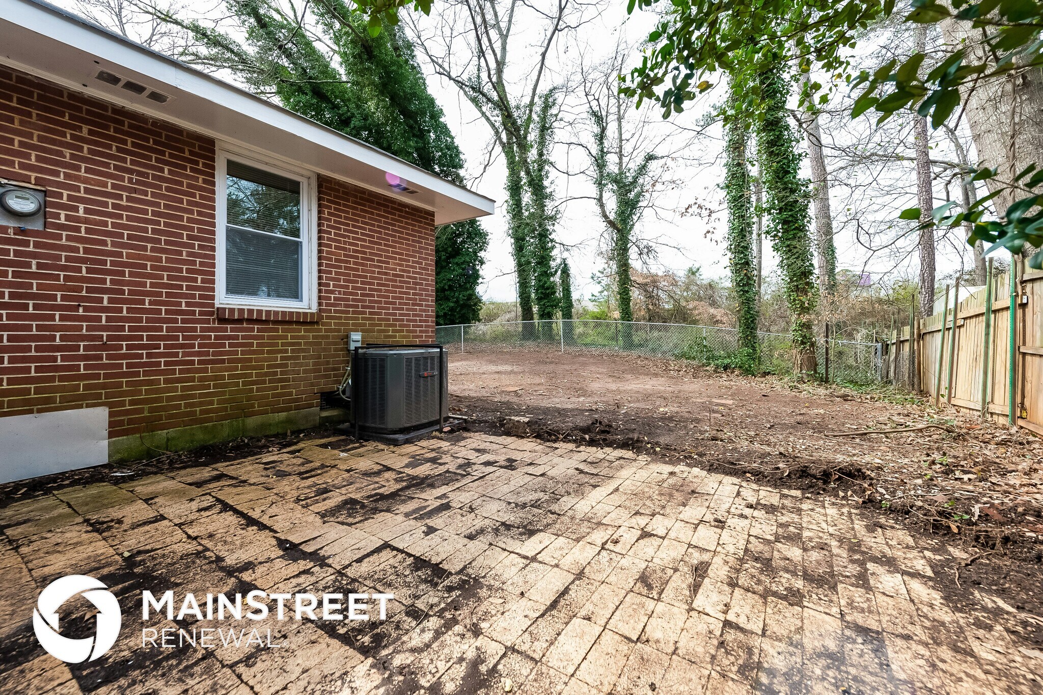 Building Photo - 4297 Iowa Dr