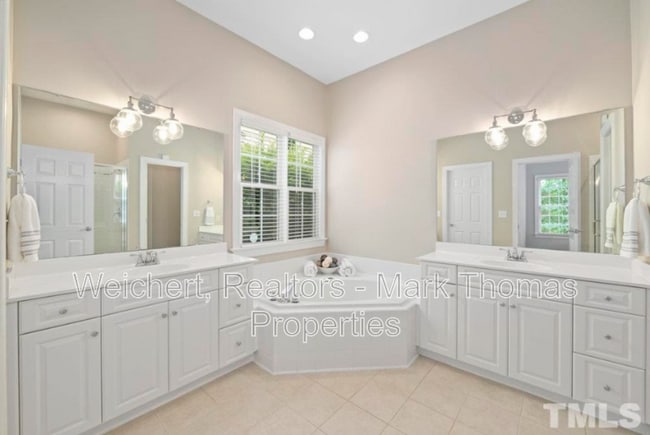 Building Photo - 116 Hamilton Hedge Pl