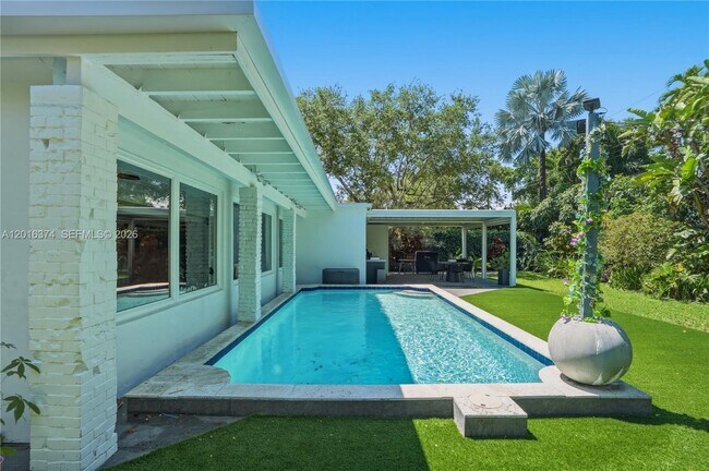 Building Photo - 7830 SW 53rd Pl