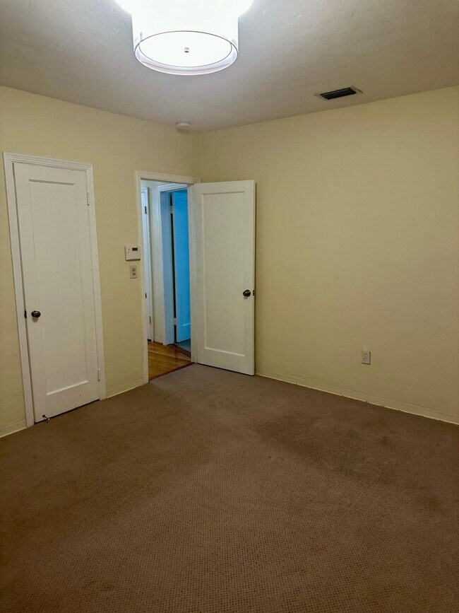 Building Photo - 619 Altara Ave