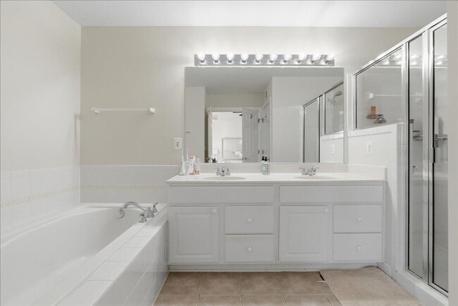 Building Photo - Welcome to this beautifully maintained 4-bedroom, 3.5-bath townhome in the heart of Lorton