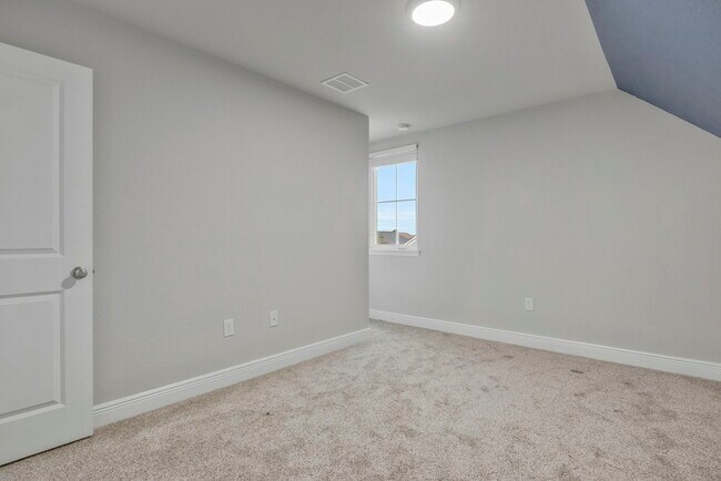 Building Photo - 5402 Parkside Dr