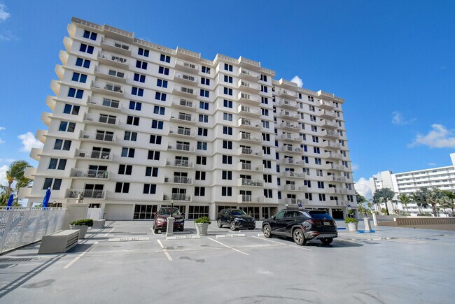Building Photo - 3221 S Ocean Blvd