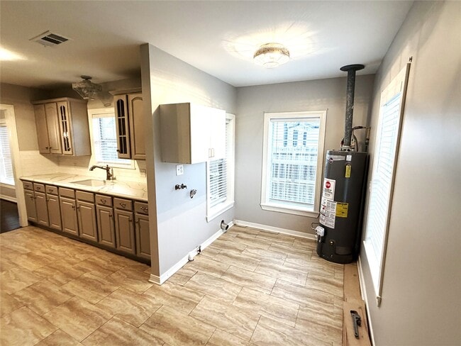 Building Photo - 8234 Bonner Dr