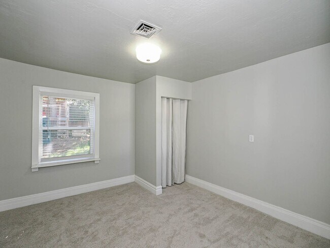 Building Photo - 408 E 775 N