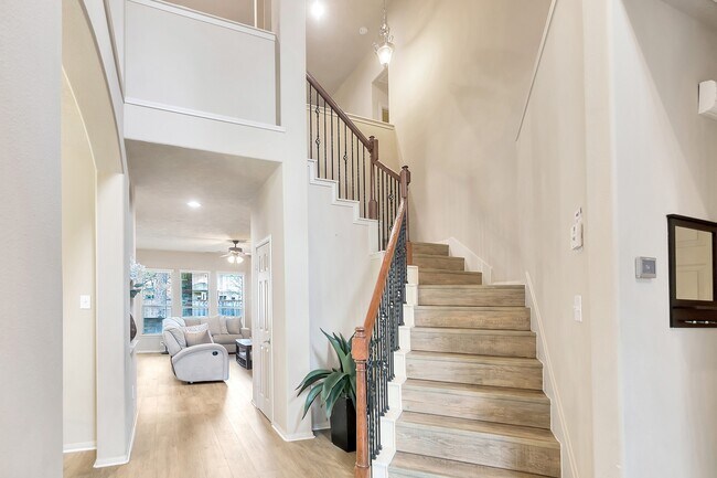 Building Photo - 10 W Lasting Spring Cir