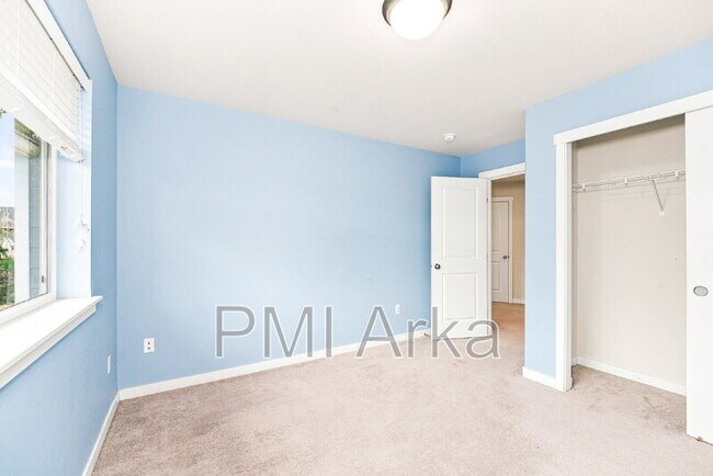 Building Photo - 633 Ilwaco Pl NE