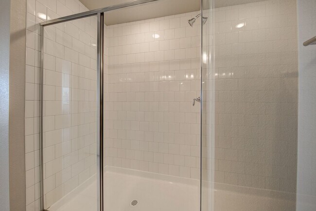 Building Photo - Gorgeous New Build 3 Bed 2 1/2 Bath in Tim...